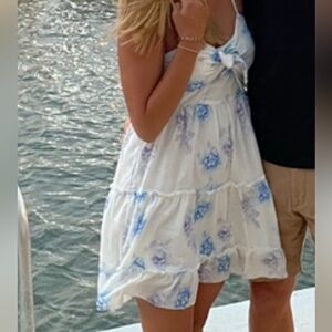 White short flowy dress, snatches waist!bow in front